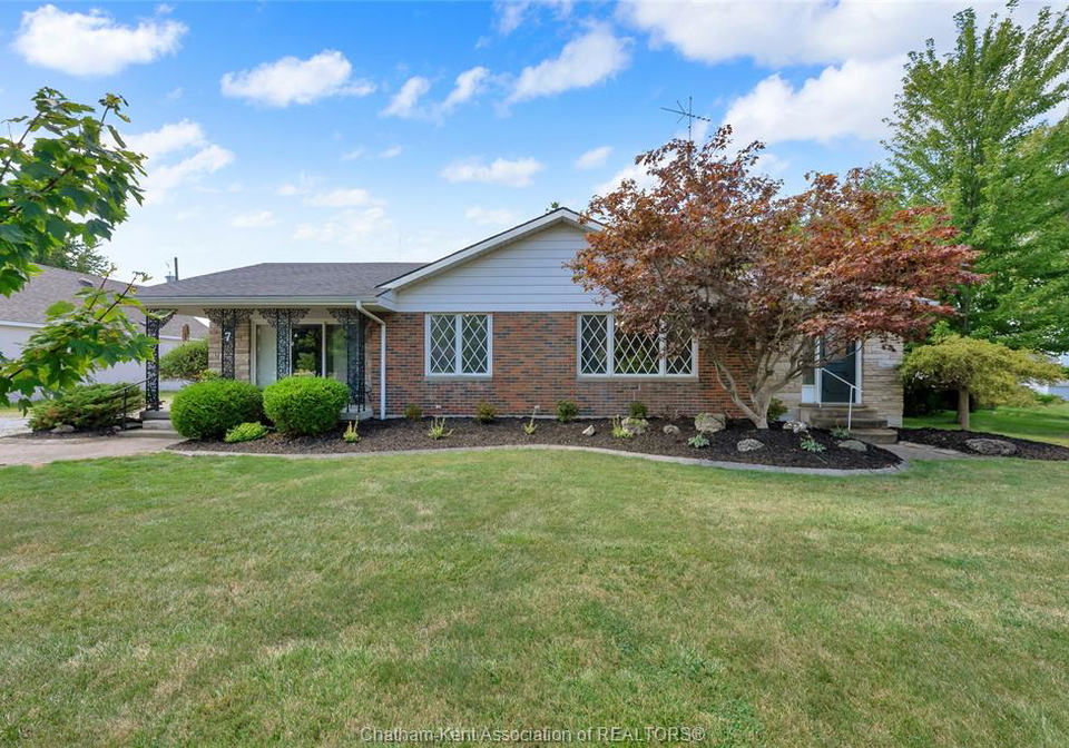 7-sullivan-street-merlin-ontario-26021012