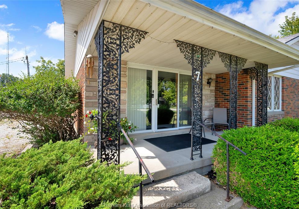 7-sullivan-street-merlin-ontario-26021012