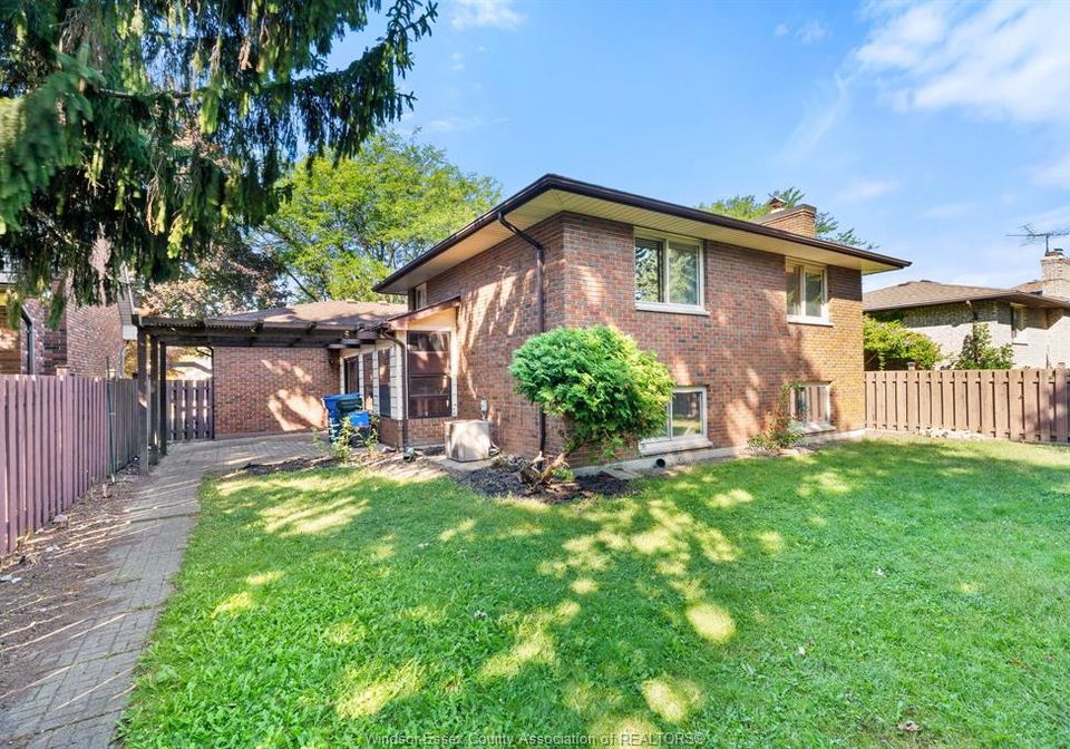 2880-st-clair-avenue-windsor-ontario-26021027