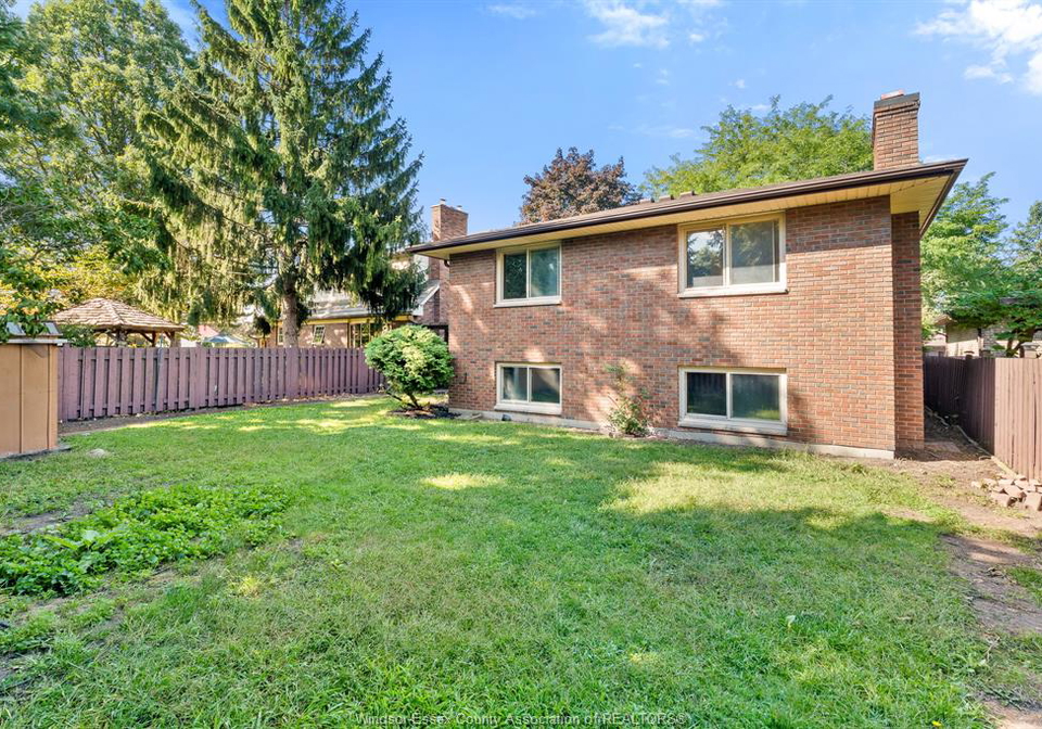 2880-st-clair-avenue-windsor-ontario-26021027