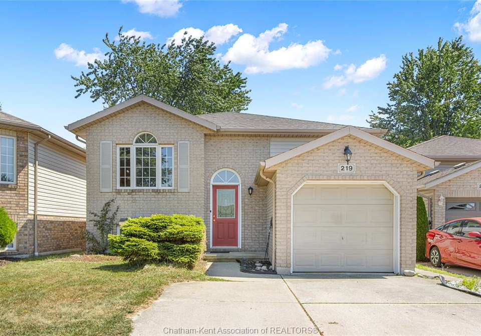 219-greenfield-lane-chatham-ontario-26021043