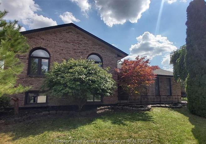 8339-kingston-crescent-windsor-ontario-26021045