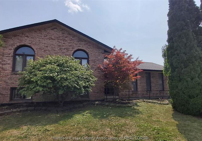 8339-kingston-crescent-windsor-ontario-26021045