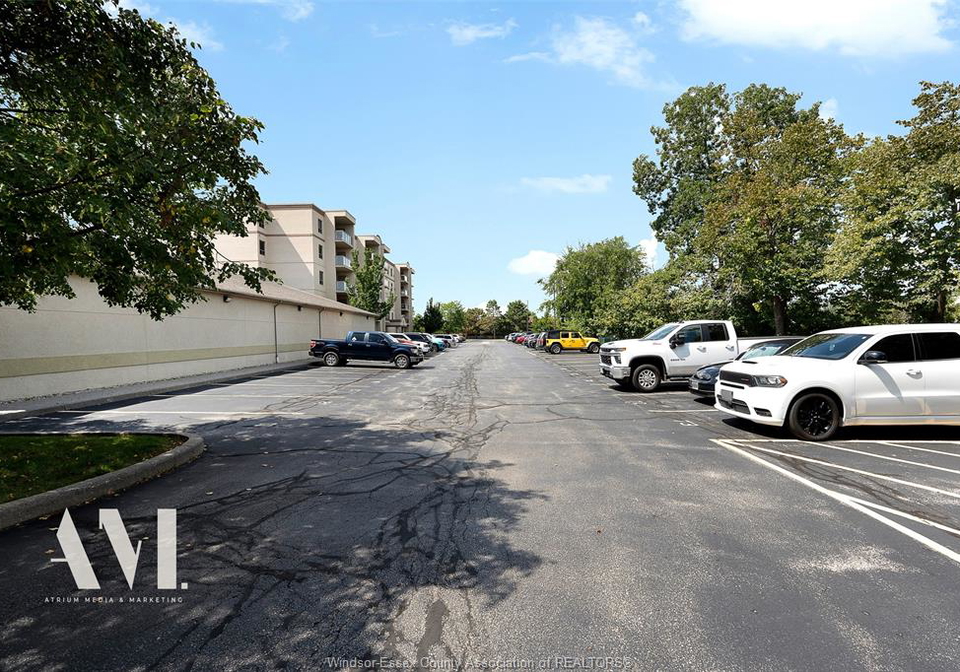 325-village-grove-tecumseh-ontario-26021046