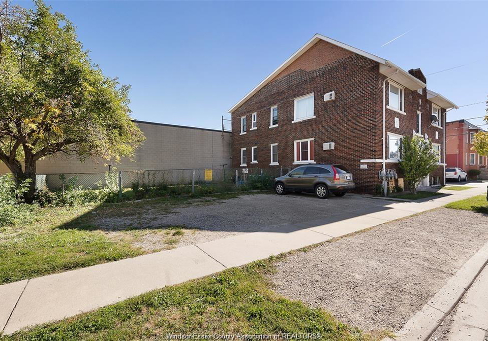 538-louis-avenue-windsor-ontario-26021053