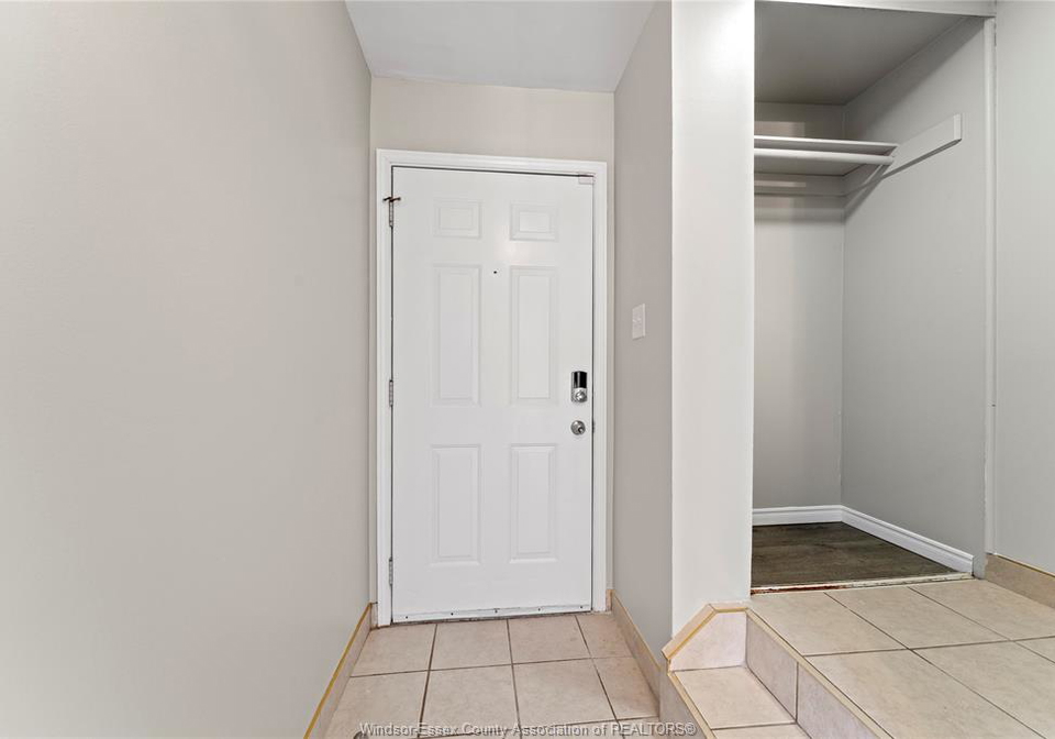 5430-lassaline-windsor-ontario-26021058