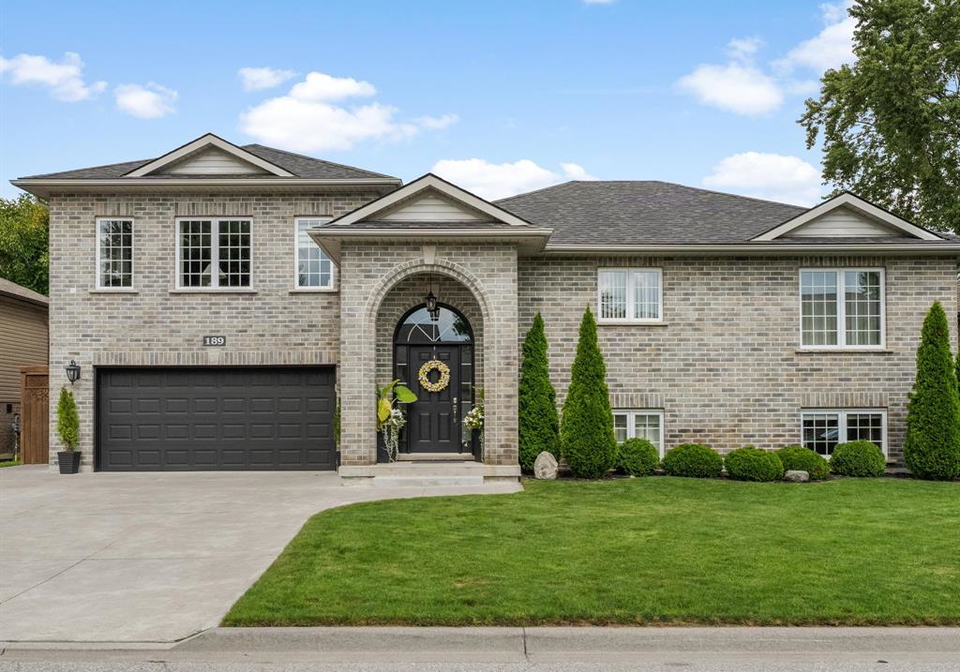 189-riverview-lasalle-ontario-26021065