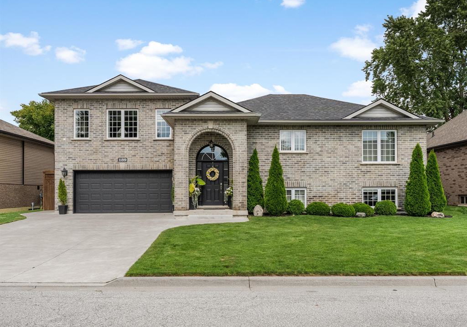 189-riverview-lasalle-ontario-26021065
