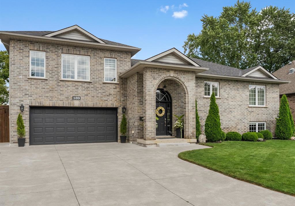 189-riverview-lasalle-ontario-26021065