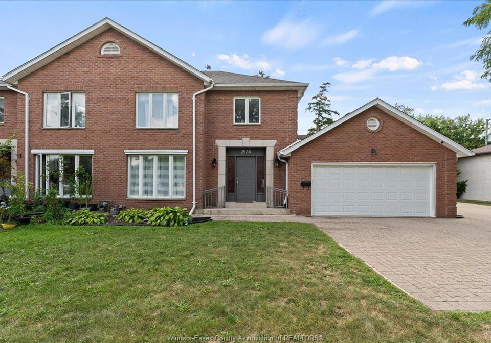 2935-mckay-avenue-windsor-ontario-26021069