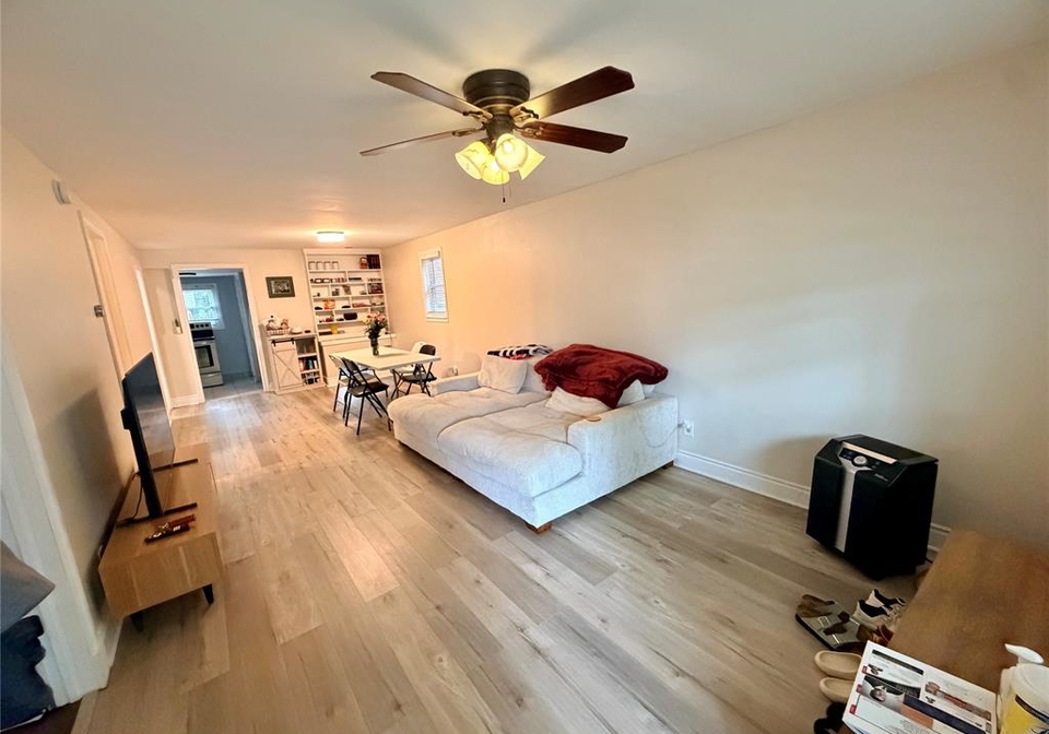 1670-albert-windsor-ontario-26021075