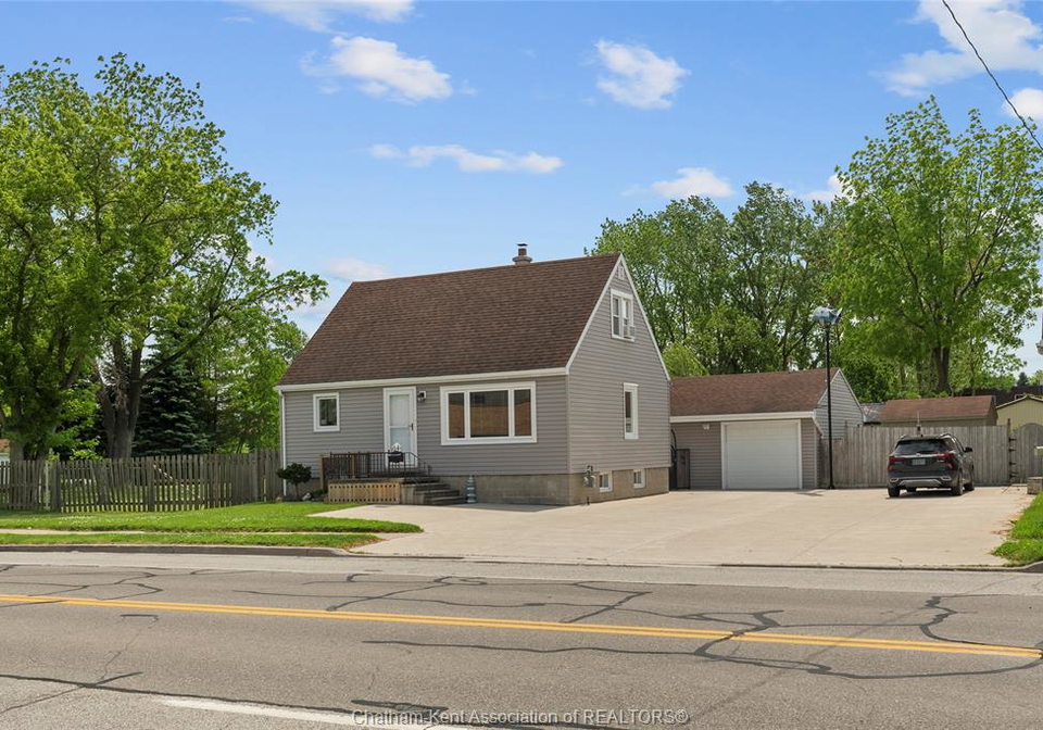 64-park-avenue-east-chatham-ontario-26021091
