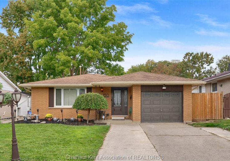 150-lark-street-chatham-ontario-26021104