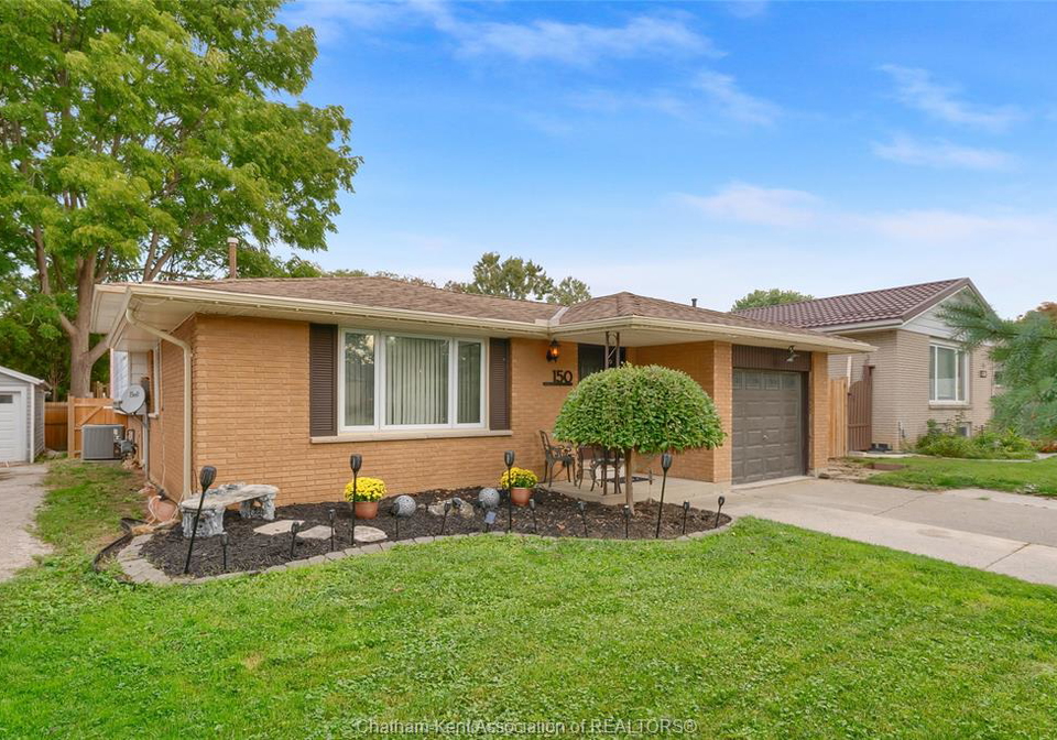 150-lark-street-chatham-ontario-26021104