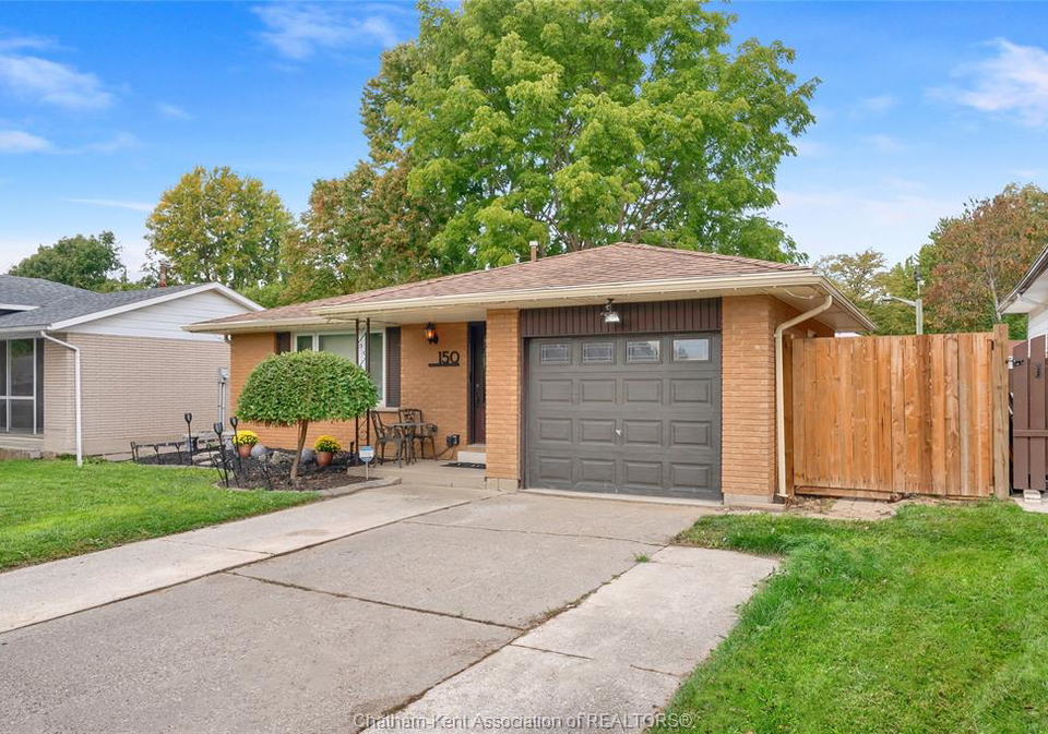 150-lark-street-chatham-ontario-26021104