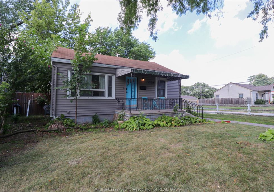 3504-barrymore-windsor-ontario-26021122