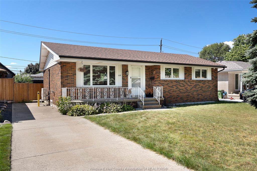 1237-homedale-windsor-ontario-26021123