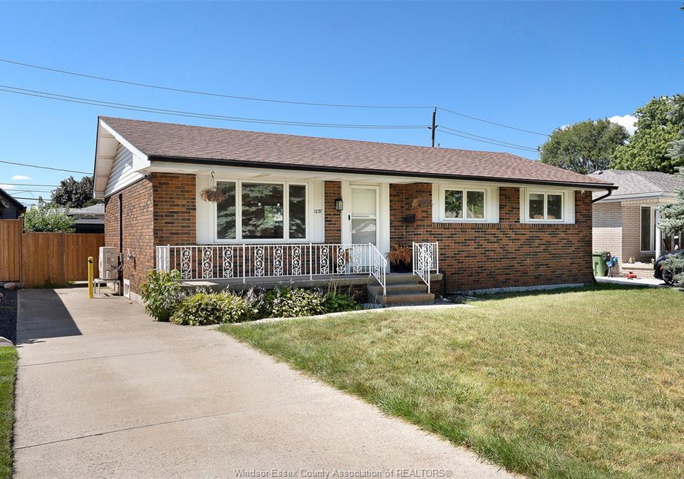 1237-homedale-windsor-ontario-26021123