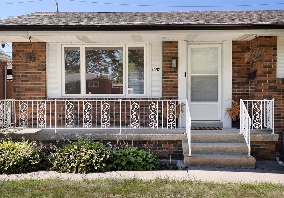 1237-homedale-windsor-ontario-26021123