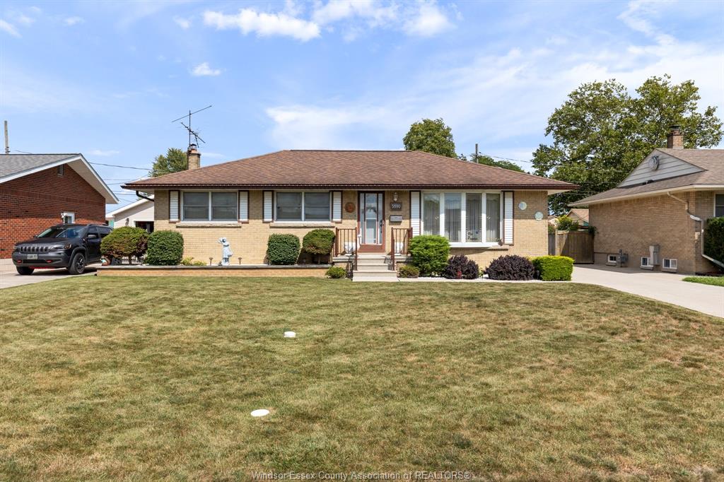 3890-avon-windsor-ontario-26021129