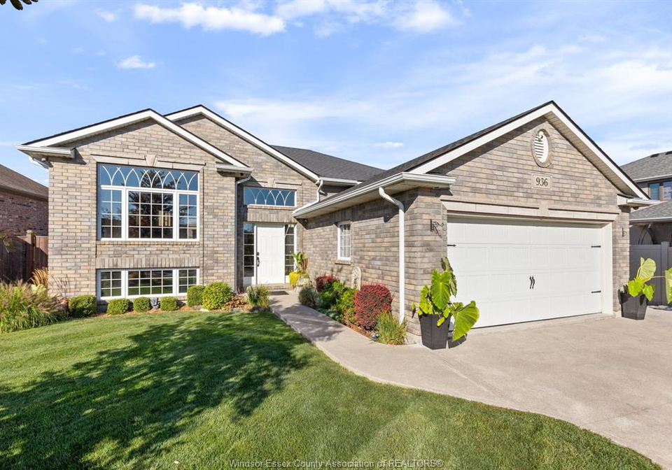 936-driftwood-lakeshore-ontario-26021133