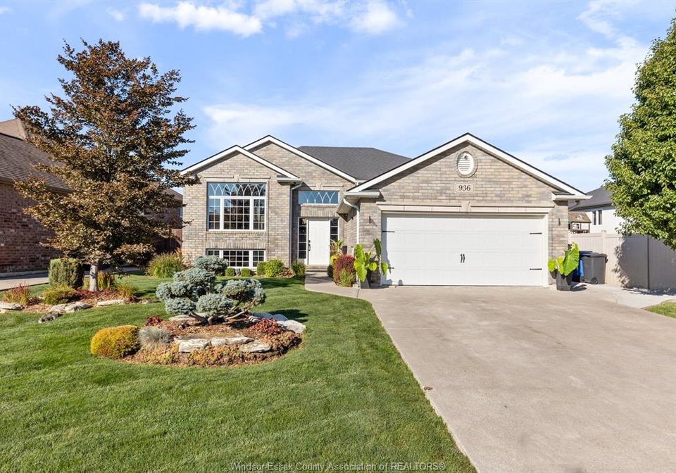 936-driftwood-lakeshore-ontario-26021133