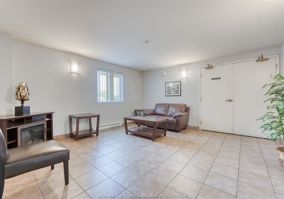 2650-sandwich-west-parkway-lasalle-ontario-26021143