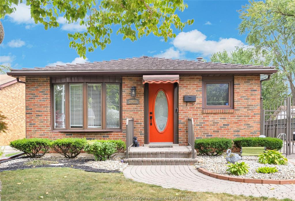 3981-whitney-windsor-ontario-26021155
