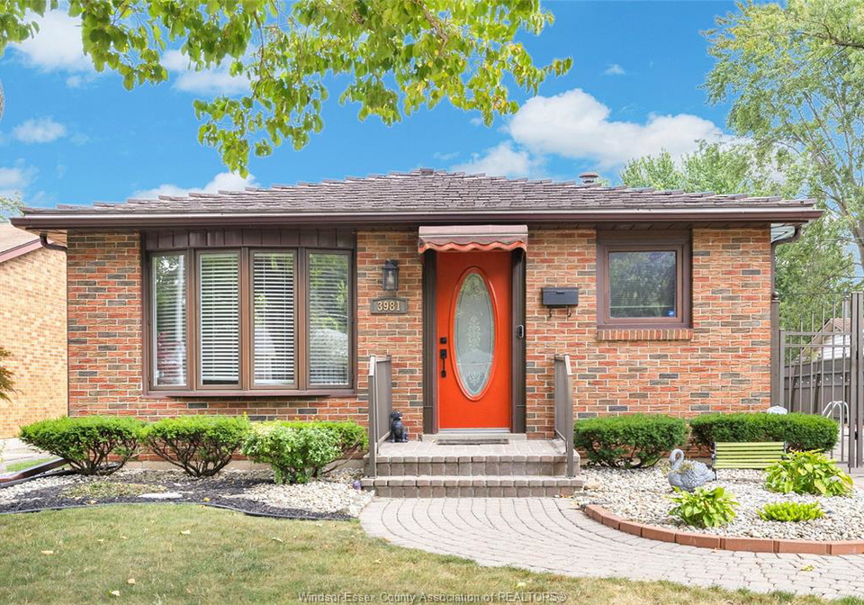 3981-whitney-windsor-ontario-26021155