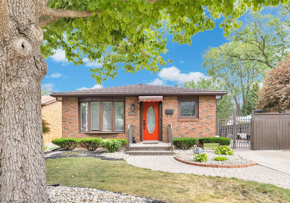 3981-whitney-windsor-ontario-26021155