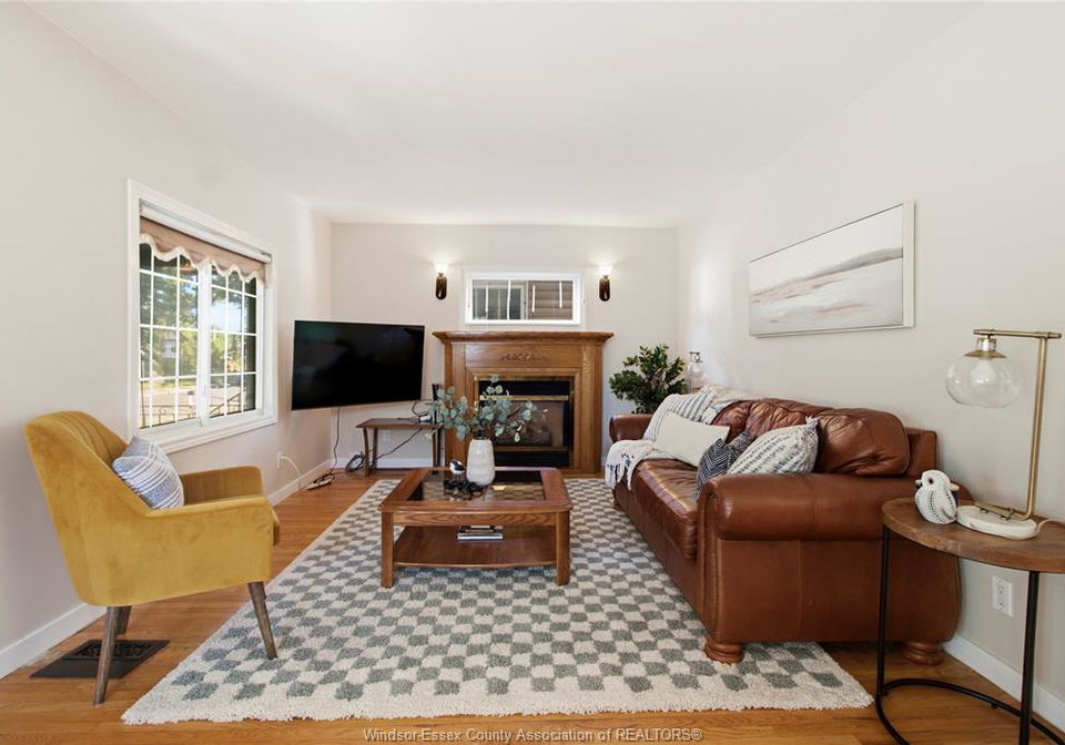 1776-hall-windsor-ontario-26021161