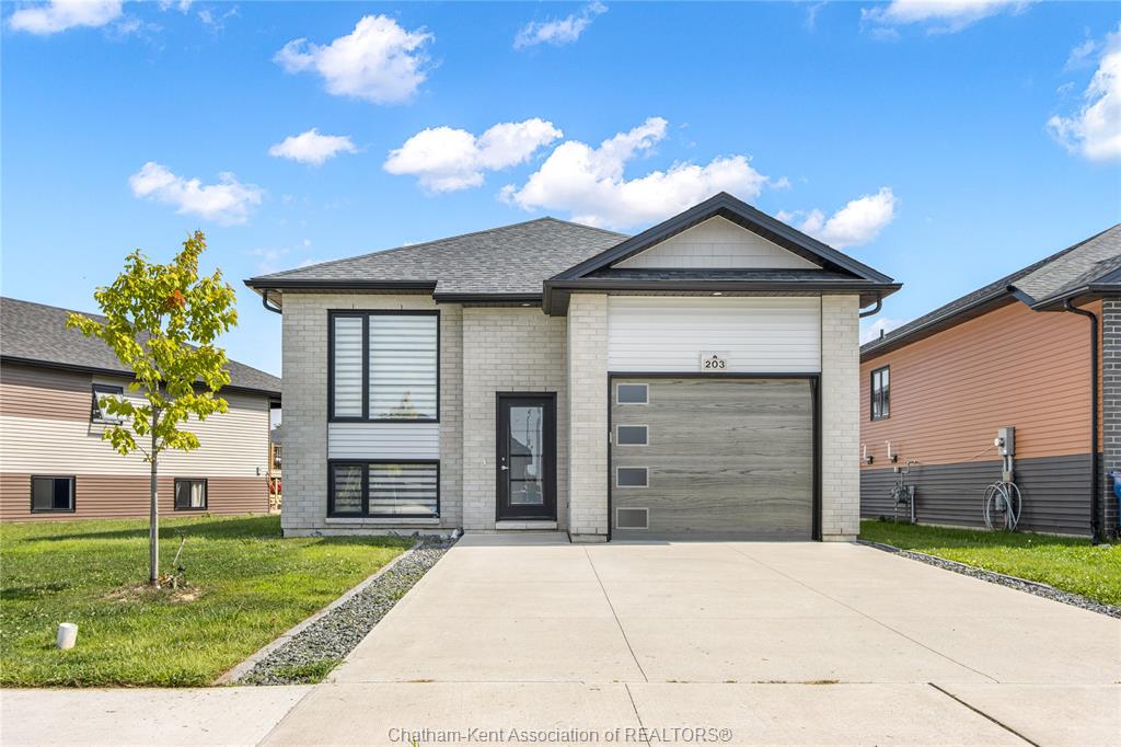 203-moonstone-crescent-chatham-ontario-26021175
