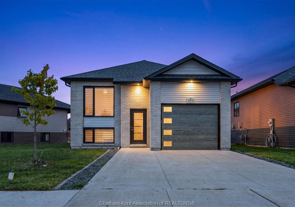 203-moonstone-crescent-chatham-ontario-26021175