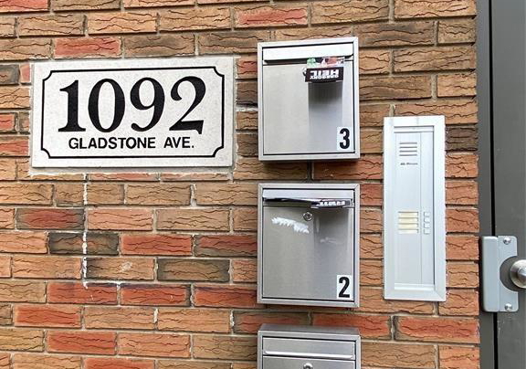 1092-gladstone-avenue-windsor-ontario-26021177
