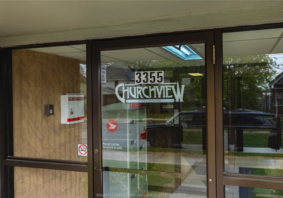 3355-sandwich-windsor-ontario-26021190