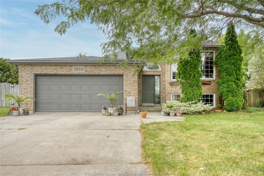 1610-chornoby-crescent-tecumseh-ontario-26021236