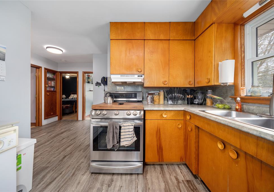 19-broadway-street-lambton-shores-ontario-26021238