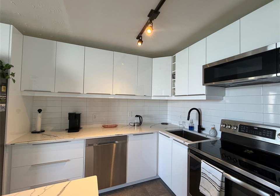 111-riverside-drive-east-windsor-ontario-26021243