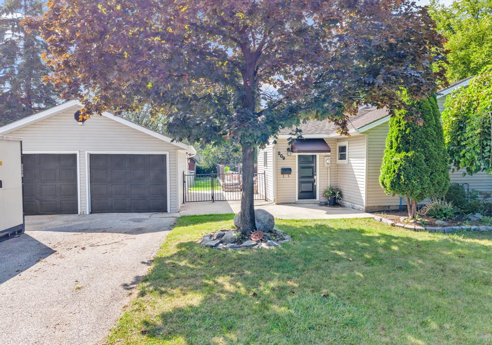 209-st-andrews-lakeshore-ontario-26021244