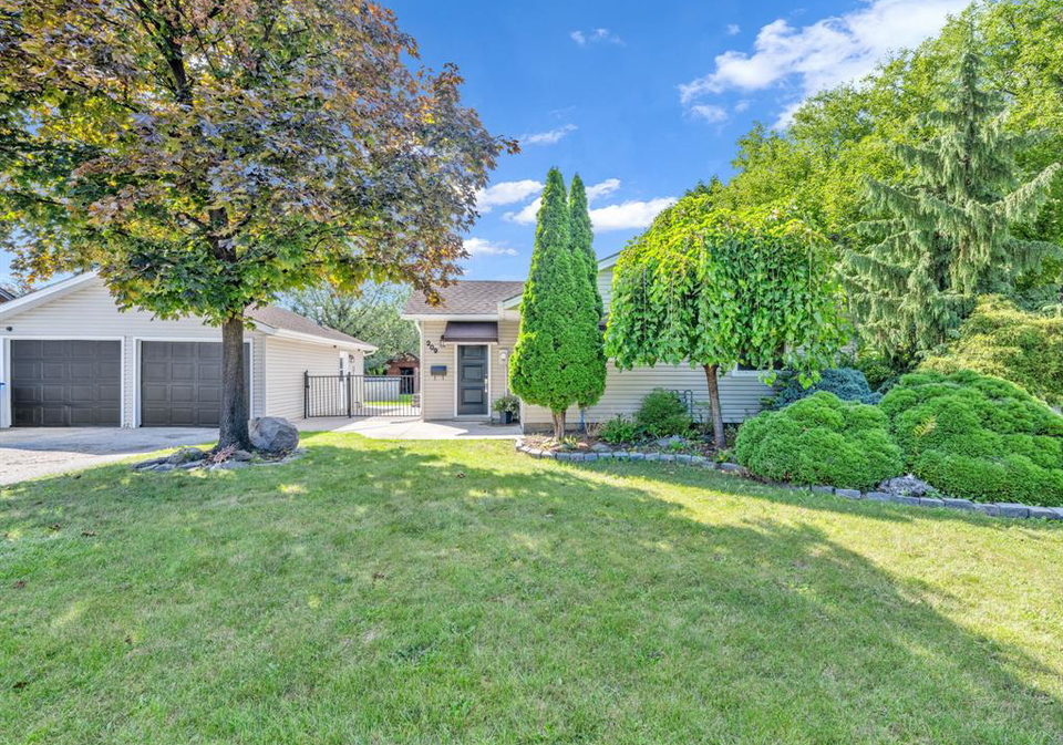 209-st-andrews-lakeshore-ontario-26021244