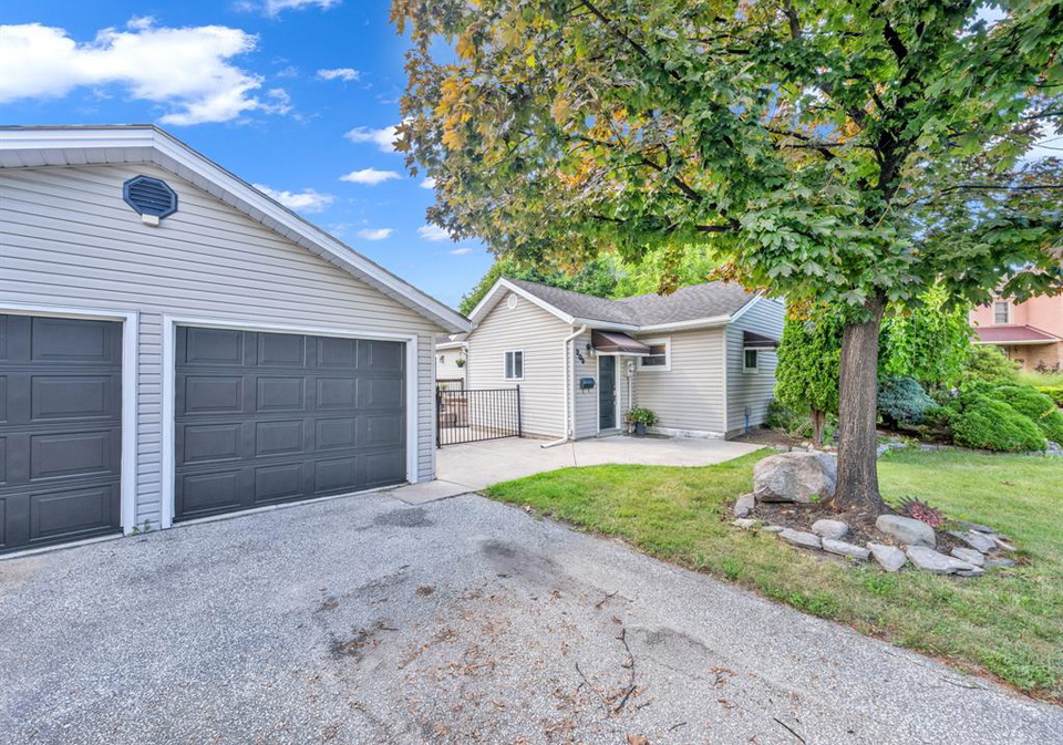 209-st-andrews-lakeshore-ontario-26021244