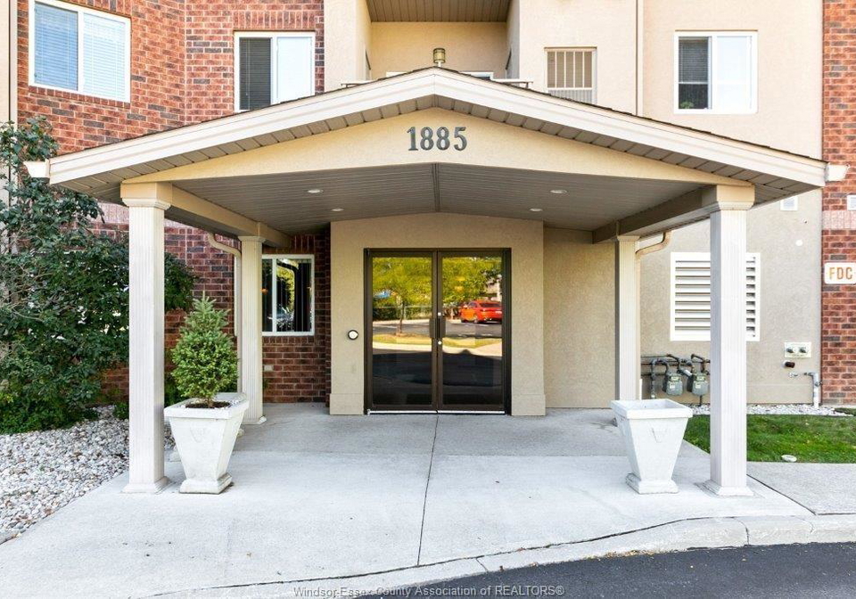 1885-westview-park-boulevard-lasalle-ontario-26021246