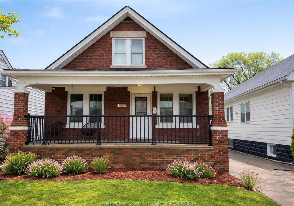 1444-bernard-windsor-ontario-26021253
