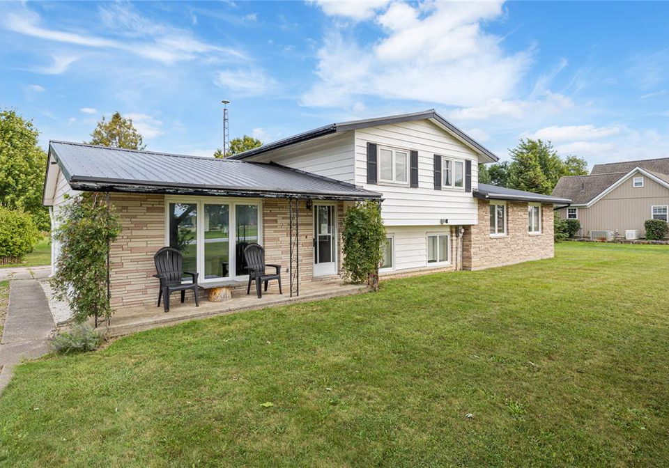 7882-7884-rawlings-road-lambton-shores-ontario-26021259