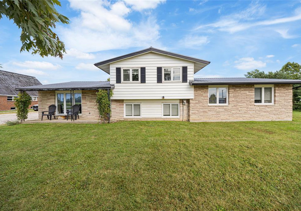 7882-7884-rawlings-road-lambton-shores-ontario-26021259