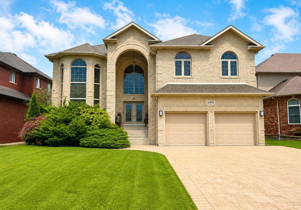 1441-stoneybrook-crescent-windsor-ontario-26021268