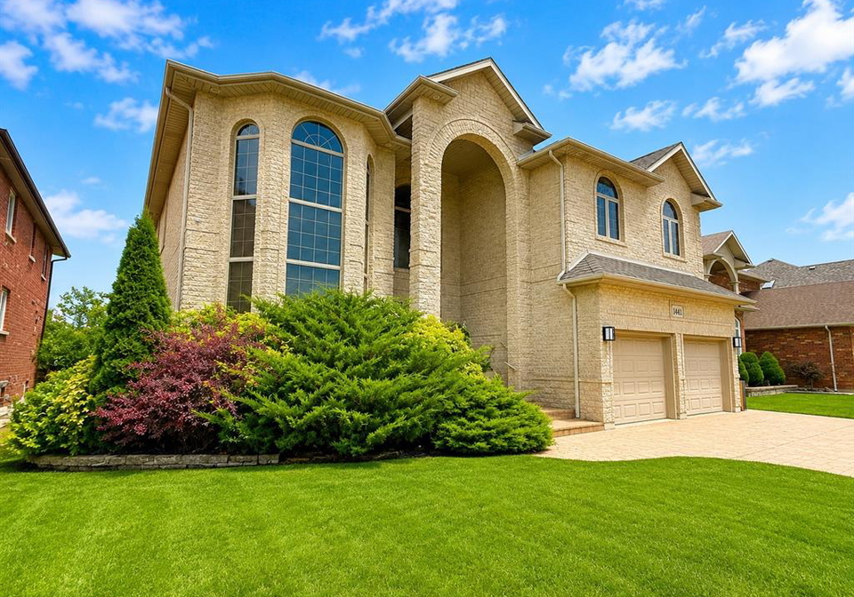 1441-stoneybrook-crescent-windsor-ontario-26021268