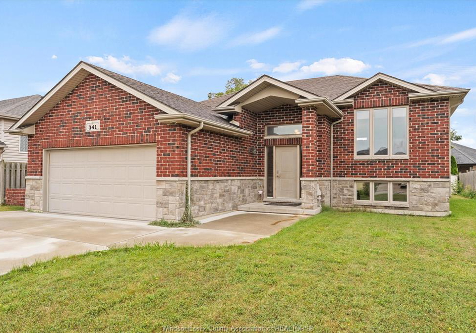 341-piroli-crescent-lakeshore-ontario-26021270