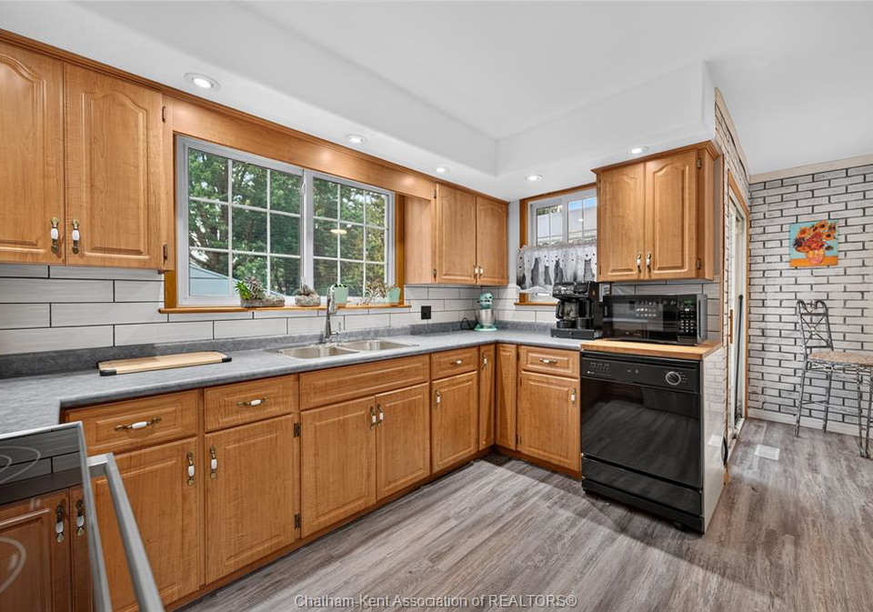 447-sydenham-street-dresden-ontario-26021272