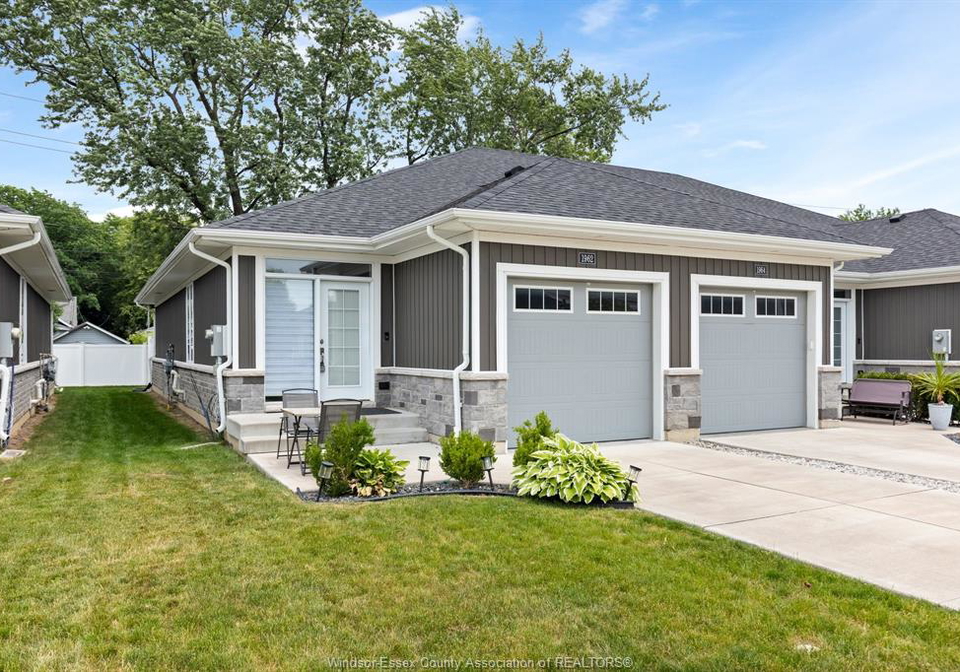 1962-ethan-court-windsor-ontario-26021307